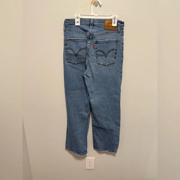Levi's Women's Ribcage Straight Ankle Jeans Medium Wash Size 29 - Picture 3 of 8